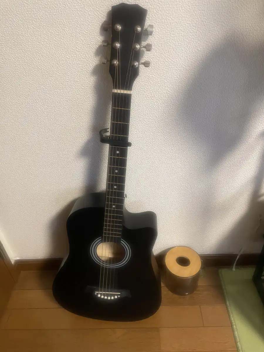 息子の愛用ギター。反抗期でも毎日弾き続けていた